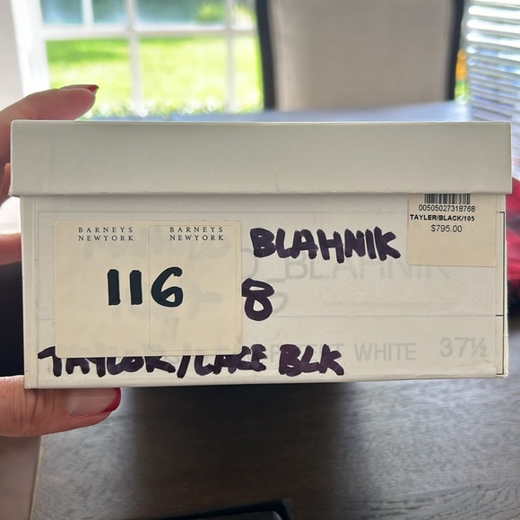 Manolo Blahnik - Picture 4 of 7